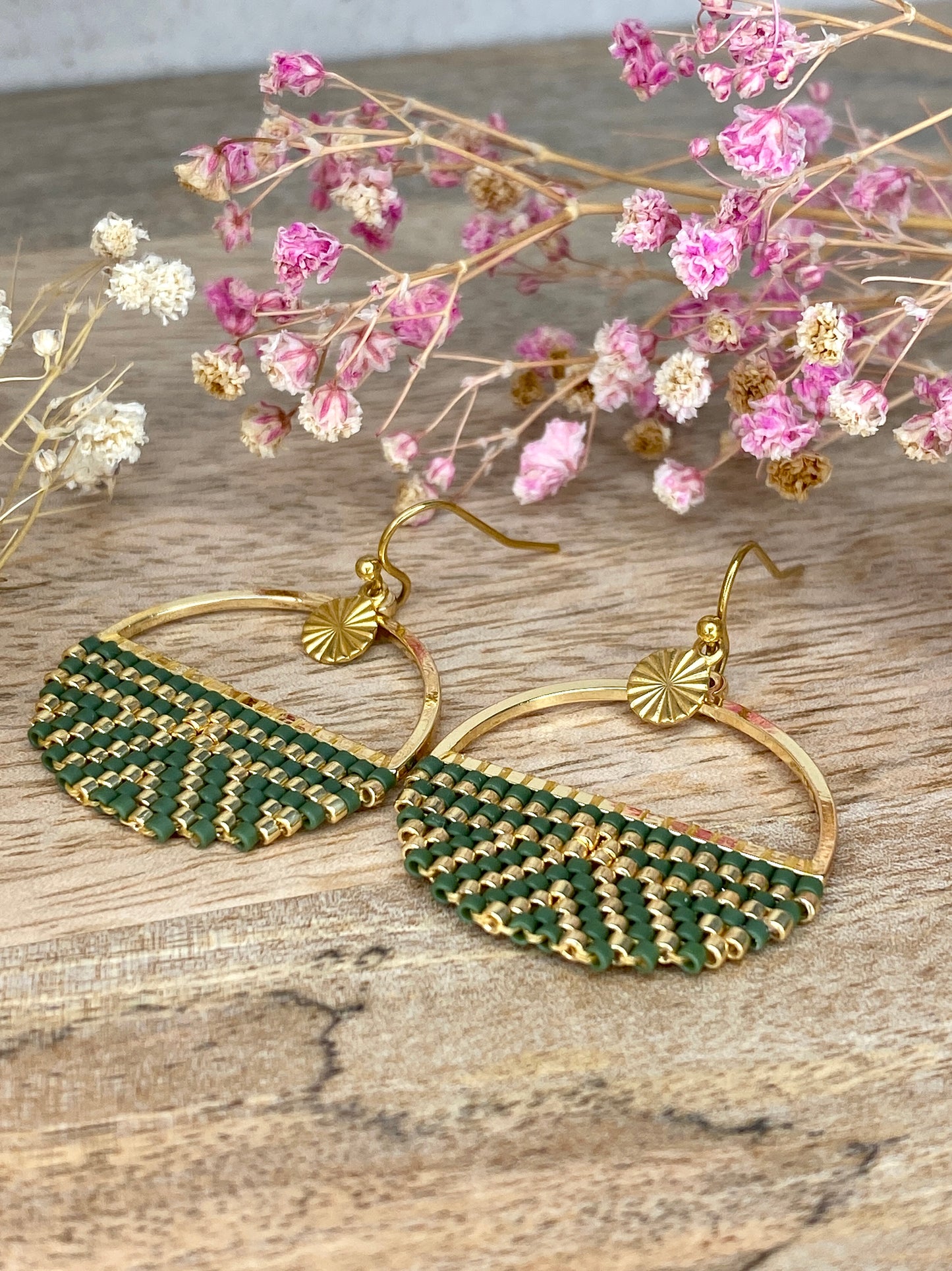Modèle Léna – Boucles d’oreilles Bohème Perles Bleues & Doré